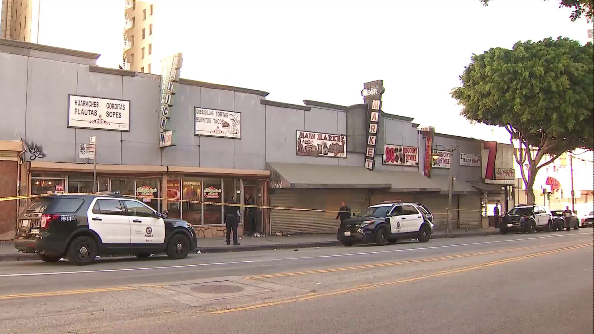 Police work the scene of a fatal stabbing in downtown L.A.'s Skid Row on Jan. 1, 2020. (Credit: KTLA)