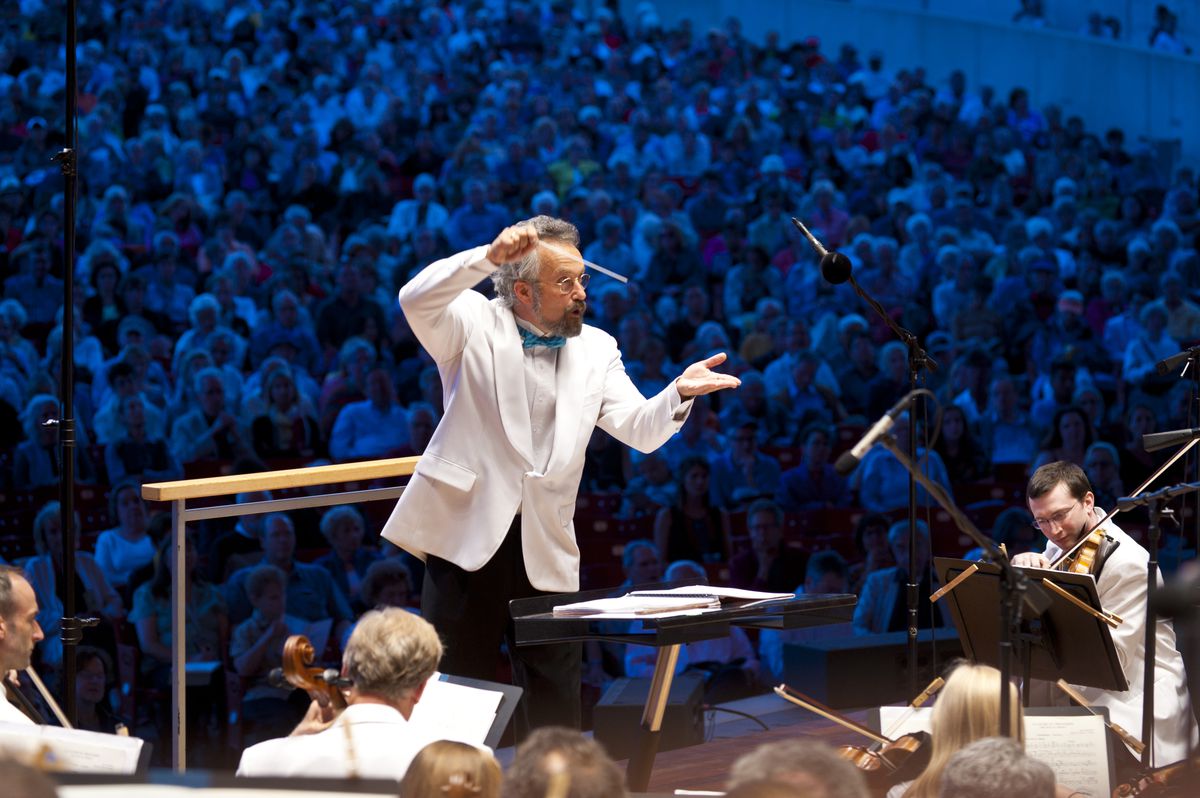 Carlos Kalmar conducts the Grant Park Orchestra.