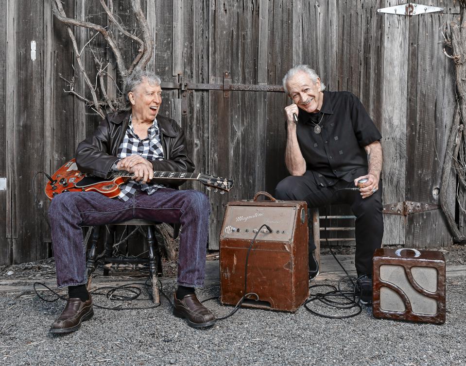 Elvin Bishop and Charlie Musselwhite shar stories in between playing.