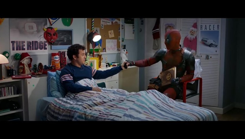 Click to play video 'Deadpool defends Nickelback in argument with Fred Savage'